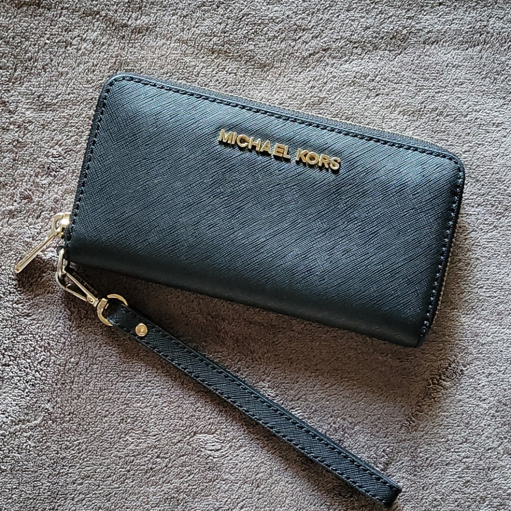 Michael Kors Wrislet Wallet